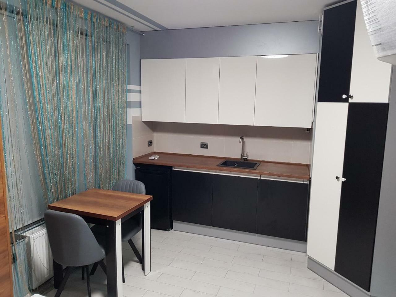 Balabana Red Apartment 리비프 외부 사진